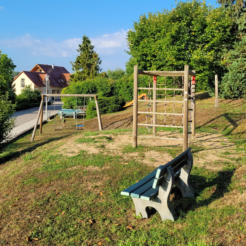 Spielplatz Zum Kohlberg Insingen: Morgensonne am Hang