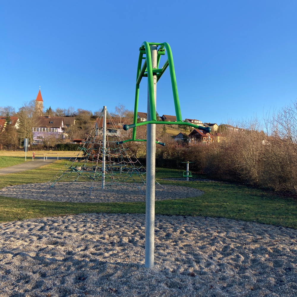 Sportgerät auf dem Sportgelände Erlbacher Straße in Neusitz bei Rothenburg