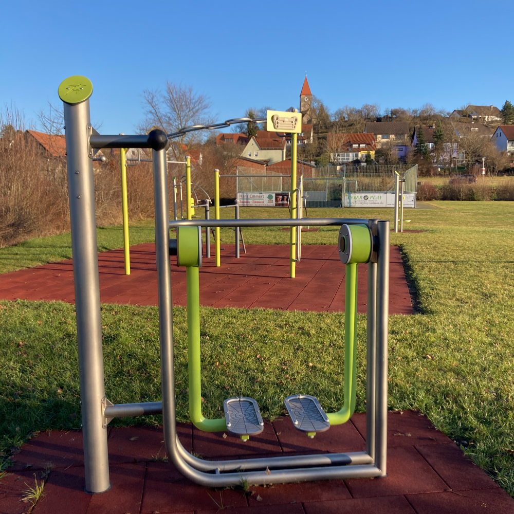 Sportgerät auf dem Sportgelände Erlbacher Straße in Neusitz