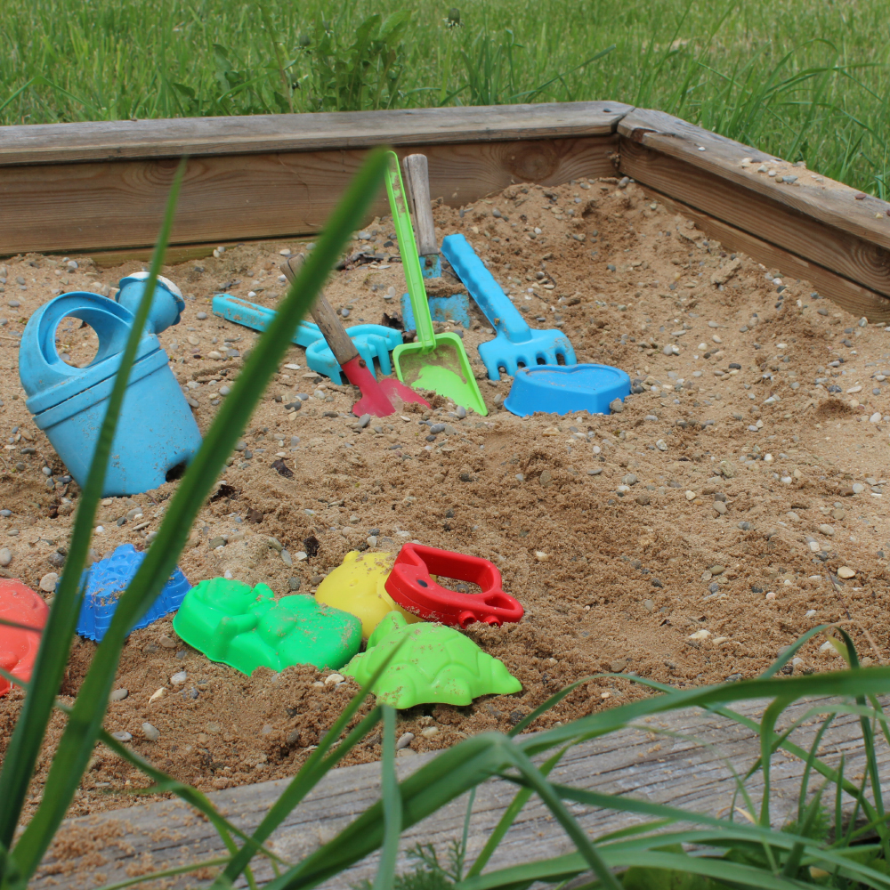 Sandspielsachen am Spielplatz Stettberg bei Geslau