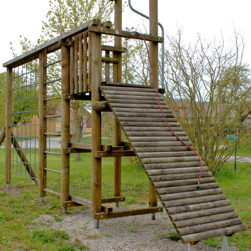 Klettergerüst auf dem Spielplatz Stettberg bei Geslau