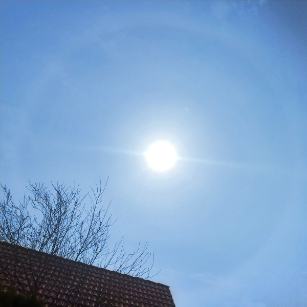 Die Sonne brannte unerbittlich und zeigt hier einen Halo (Sonnenring).