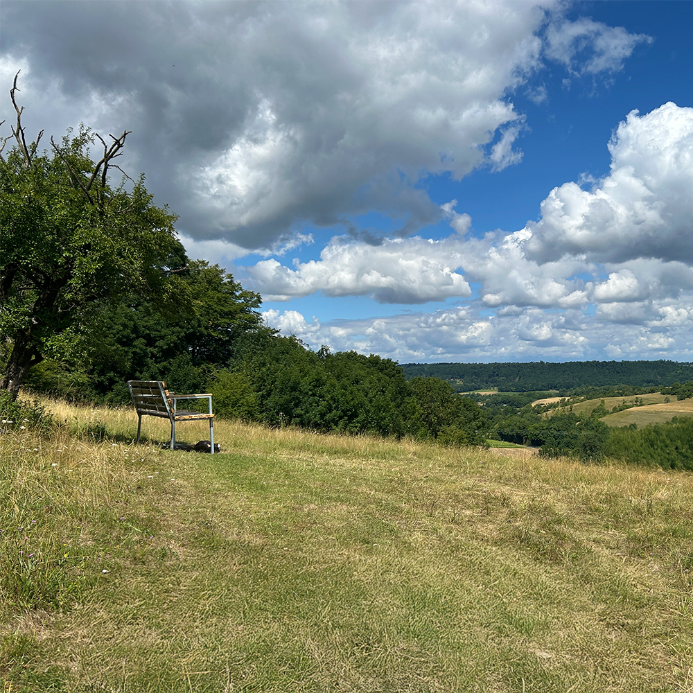 XXL Bank mit toller Aussicht in Schillingsfürst